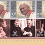 POLONIA - 2020 - 100° della nascita di San Giovanni Paolo II - striscia di 3 v. con 3 chiudilettera diversi (E.C. di Polonia con Vaticano)