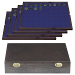 LINDNER - Cofanetto CARUS 4 in legno con 4 ripiani blu a 54 caselle rotonde da 25,75 mm - Noce scuro