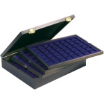LINDNER - Cofanetto CARUS 4 in legno con 4 ripiani blu assortiti per 127 monete - Noce scuro