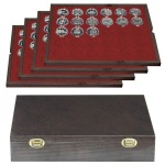 LINDNER - Cofanetto CARUS 4 in legno con 4 ripiani bordeaux a 30 caselle rotonde da 39 mm - Noce scuro