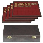 LINDNER - Cofanetto CARUS 4 in legno con 4 ripiani bordeaux a 35 caselle quadrate da 36 mm - Noce scuro