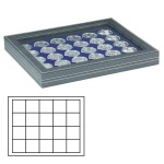 LINDNER - Cofanetto NERA CASSETTA M CON FINESTRA con interno blu a 20 caselle quadrate da 47 mm - Nero