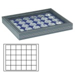 LINDNER - Cofanetto NERA CASSETTA M CON FINESTRA con interno blu a 30 caselle quadrate da 38 mm - Nero