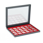 LINDNER - Cofanetto NERA CASSETTA M CON FINESTRA con interno rosso a 24 caselle quadrate da 42 mm - Nero