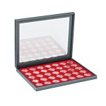 LINDNER - Cofanetto NERA CASSETTA M CON FINESTRA con interno rosso a 35 caselle rotonde da 32 mm - Nero