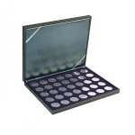 LINDNER - Cofanetto NERA CASSETTA M con interno blu a 35 caselle rotonde da 32,5 mm - Nero