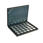 LINDNER - Cofanetto NERA CASSETTA M con interno nero a 30 caselle rotonde da 37,5 mm - Nero