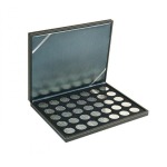 LINDNER - Cofanetto NERA CASSETTA M con interno nero a 35 caselle rotonde da 32,5 mm - Nero