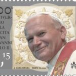 VATICANO - 2020 - 100° della nascita di San Giovanni Paolo II - striscia di 3 v. con 3 chiudilettera diversi (E.C. di Vaticano con Polonia)