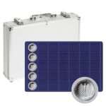 LINDNER - Valigetta ALU per monete con 5 vassoi in floccato blu a 35 caselle quadrate da 39 mm