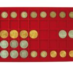 LINDNER - Vassoio in floccato rosso a 40 caselle quadrate da 34 mm - 1 pz.