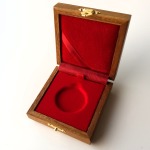Astuccio con una casella rotonda da 31 mm in velluto rosso 1