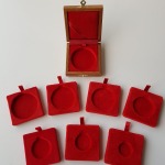 Astuccio con una casella rotonda in velluto rosso 1