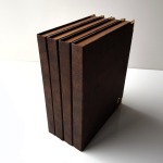 Libro astuccio medio con vassoio in velluto rosso 4