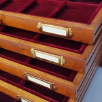 Monetiere in legno con 10 cassetti a scomparti per monete antiche oro orgento 3