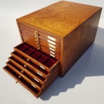 Monetiere in legno con 11 cassetti a scomparti per monete antiche oro orgento 8