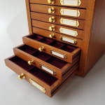 Monetiere in legno con 8 cassetti a scomparti per monete antiche oro orgento 4