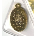 Ciondolo dorato celebrativo della Beatificazione di Papa Giovanni Paolo II 4