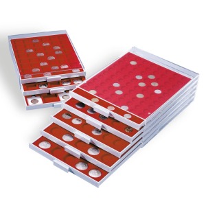 LEUCHTTURM - Box MB trasparente con vassoio in floccato rosso a 48 caselle quadrate da 30 mm