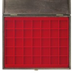 LINDNER - Cofanetto CARUS-1 con interno bordeaux a 35 caselle quadrate da 36 mm - Noce scuro