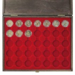 LINDNER - Cofanetto CARUS-1 con interno bordeaux a 35 caselle rotonde da 32 mm - Noce scuro
