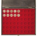 LINDNER - Cofanetto CARUS-1 con interno bordeaux a 54 caselle rotonde da 25,75 mm - Noce scuro