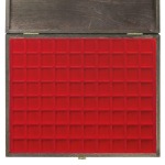 LINDNER - Cofanetto CARUS-1 con interno bordeaux a 80 caselle quadrate da 24 mm - Noce scuro